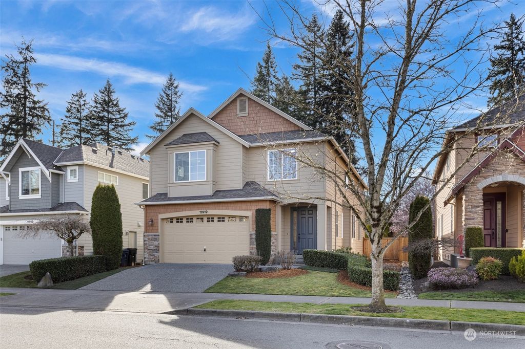 Photo of 11919 178th PL NE Pl, Redmond, WA 98052 (MLS # 2210998)
