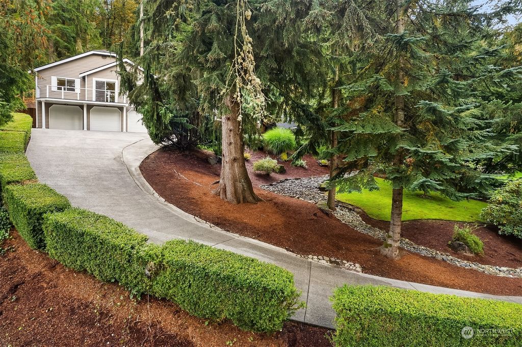 Photo of 21003 SE 138th Place, Issaquah, WA 98027 (MLS # 2303425)