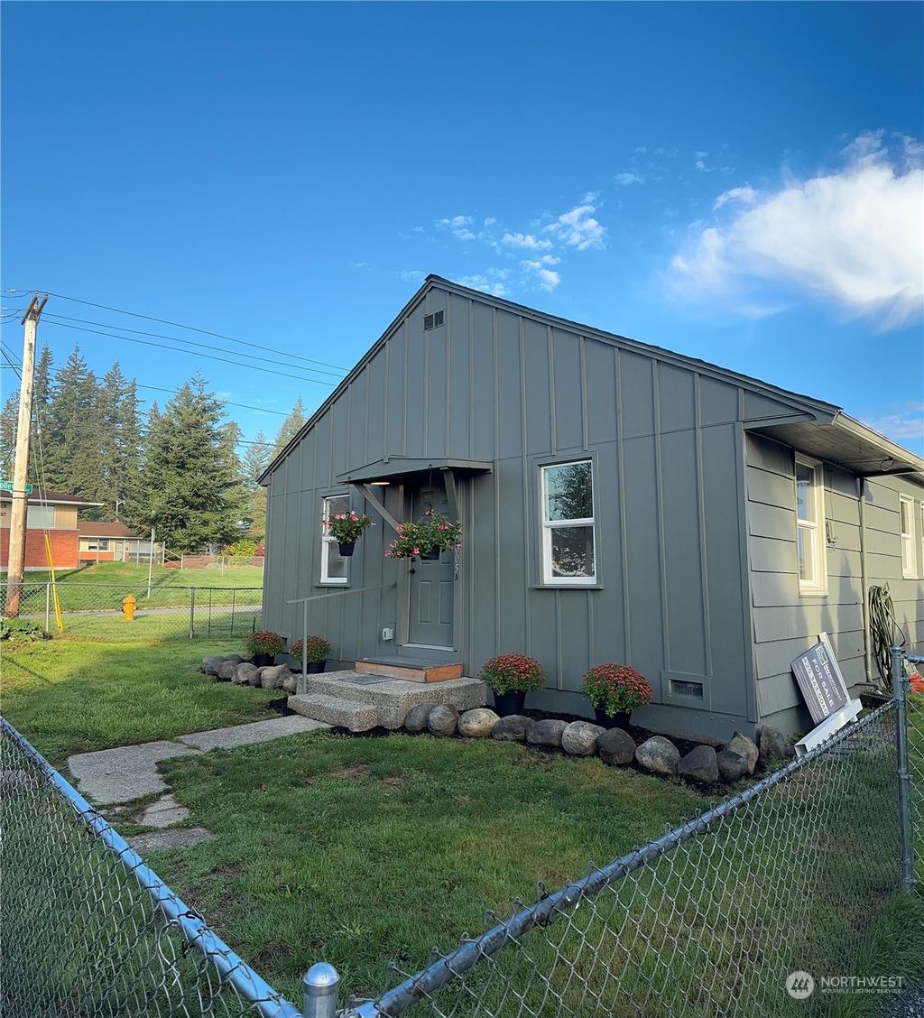 Photo of 1005 Lane Pl Pl #A, Everett, WA 98203 (MLS # 2299064)
