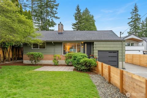 Photo of 515 NE 123rd Street, Seattle, WA 98125 (MLS # 2486639)