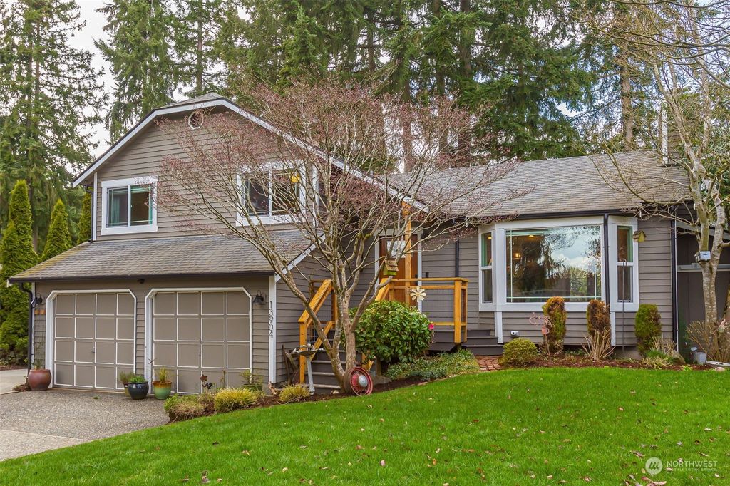 Photo of 13904 27th Drive SE, Mill Creek, WA 98012 (MLS # 2053931)