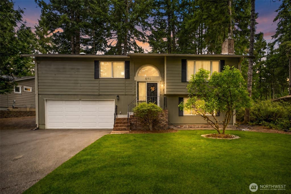 Photo of 591 E Country Club Drive E, Union, WA 98592 (MLS # 2561700)