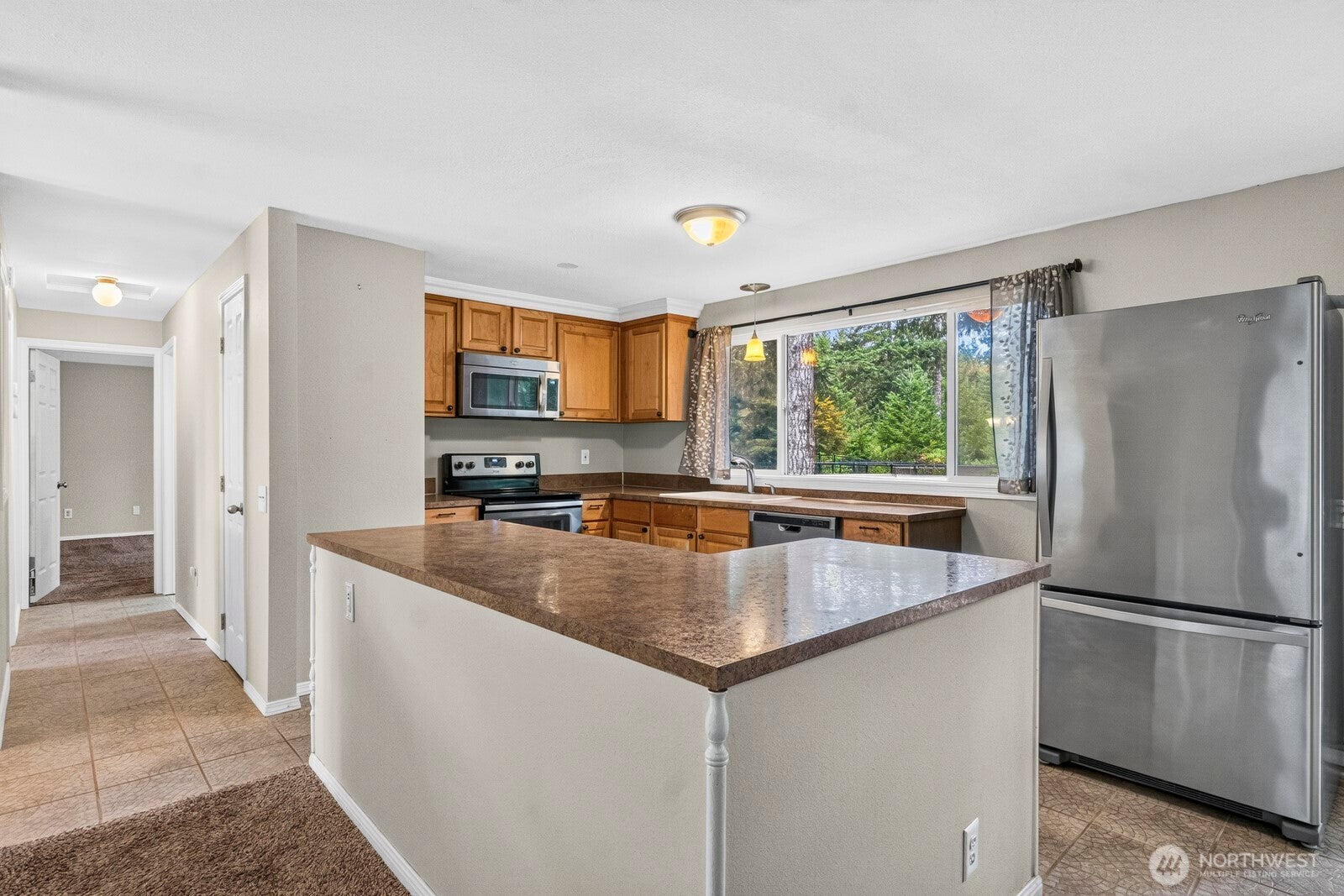 591 E Country Club Drive E
