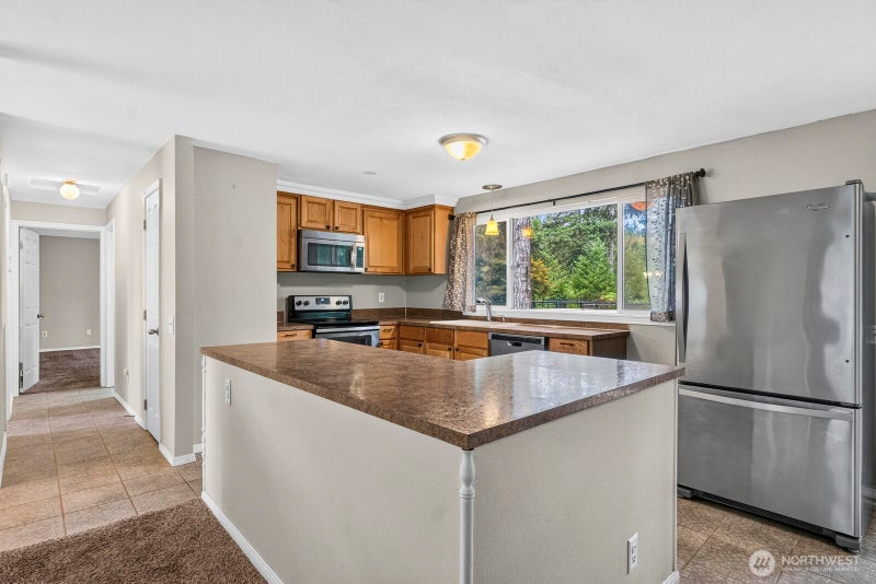 591 E Country Club Drive E