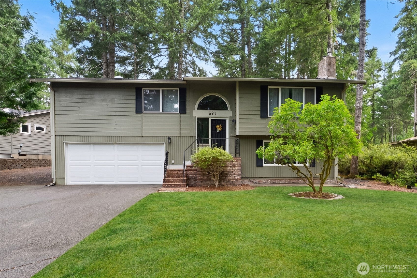 591 E Country Club Drive E
