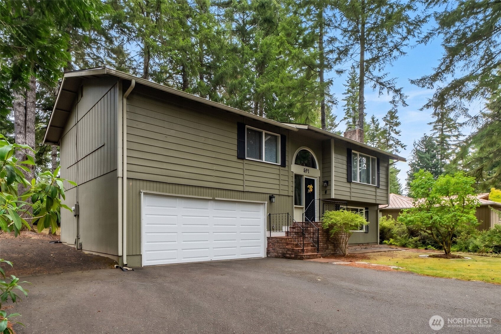 591 E Country Club Drive E