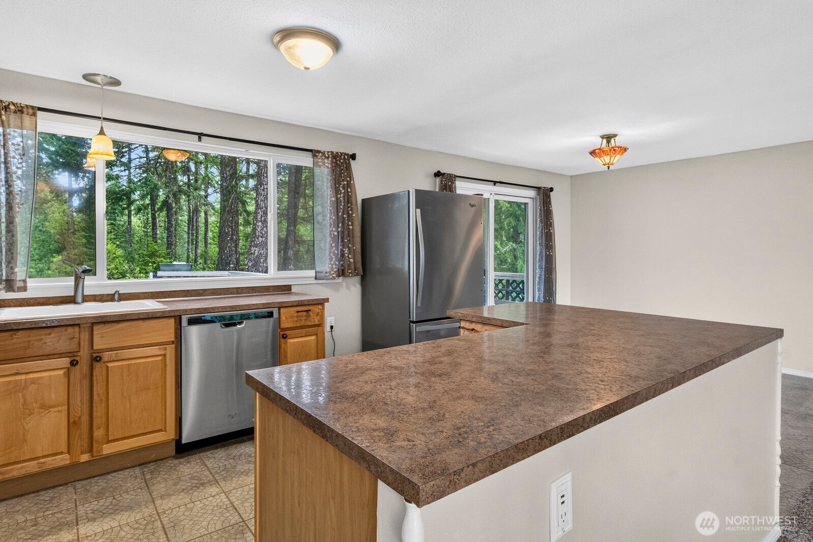 591 E Country Club Drive E