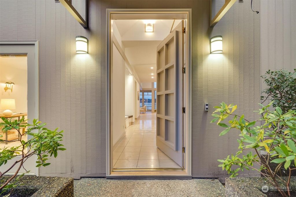 Photo of 5810 NE Arrowhead Drive, Kenmore, WA 98028 (MLS # 2304445)