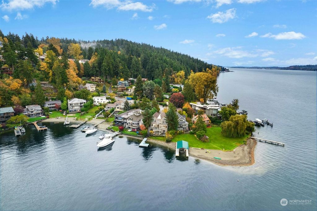 Photo of 5810 NE Arrowhead Drive, Kenmore, WA 98028 (MLS # 2304445)