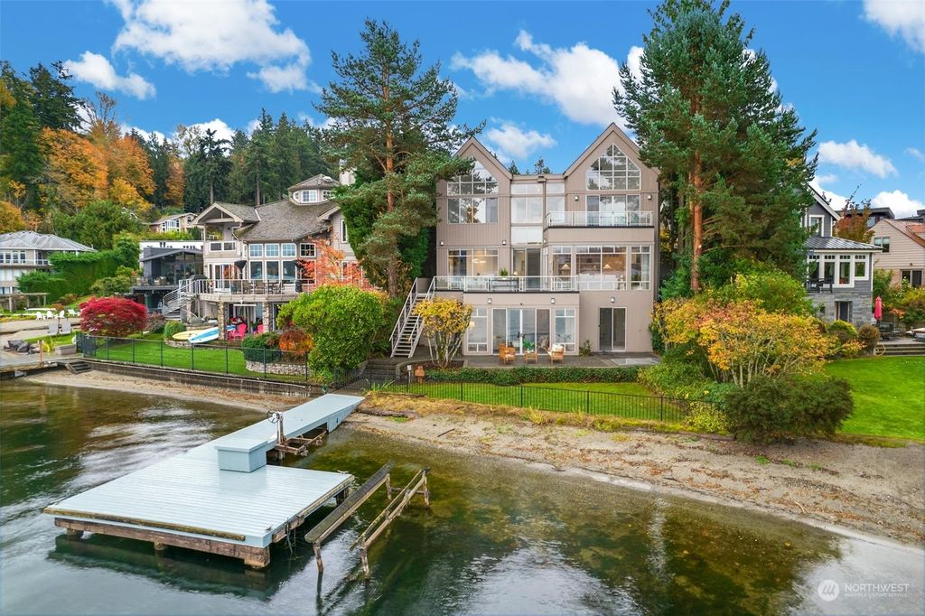 Photo of 5810 NE Arrowhead Drive, Kenmore, WA 98028 (MLS # 2304445)
