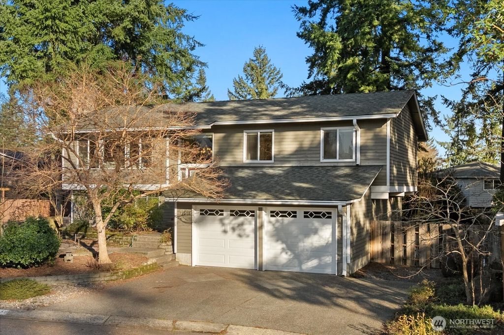 Photo of 13838 92nd Place NE, Kirkland, WA 98034 (MLS # 2465331)