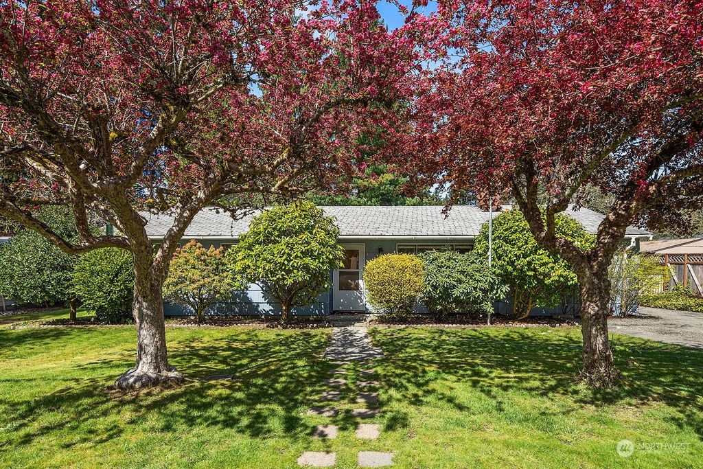 Photo of 15118 SE 41st Street, Bellevue, WA 98006 (MLS # 2221012)