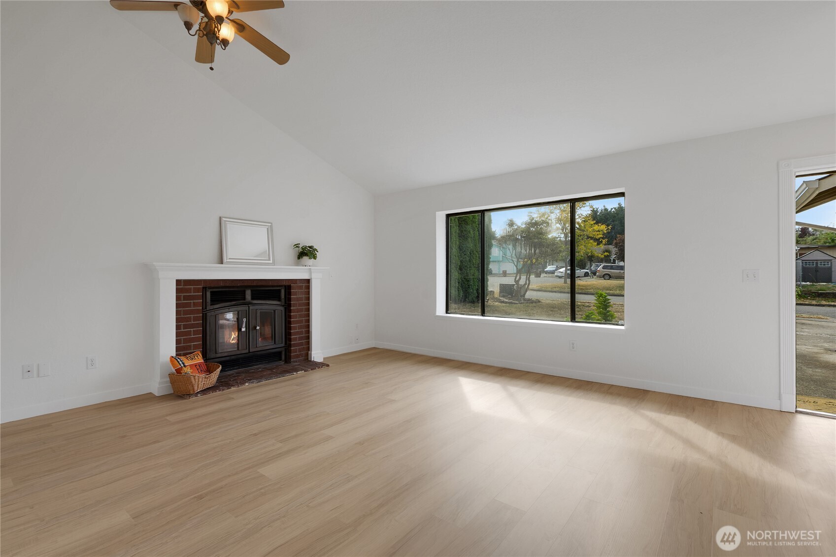 5049 38th Street NE