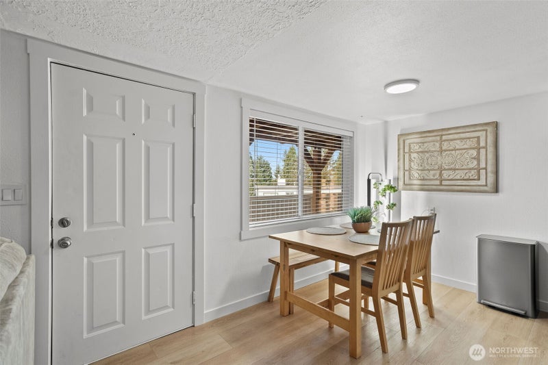 2102 NW Kelly Drive 9