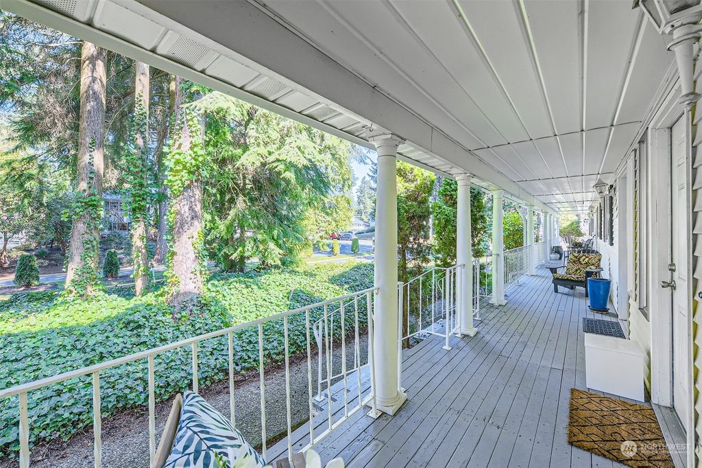 Photo of 105 S 325th Pl Pl, Federal Way, WA 98003 (MLS # 2212174)