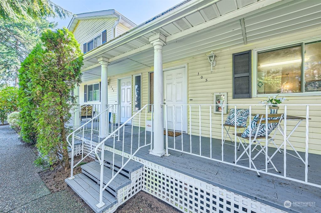 Photo of 105 S 325th Pl Pl, Federal Way, WA 98003 (MLS # 2212174)