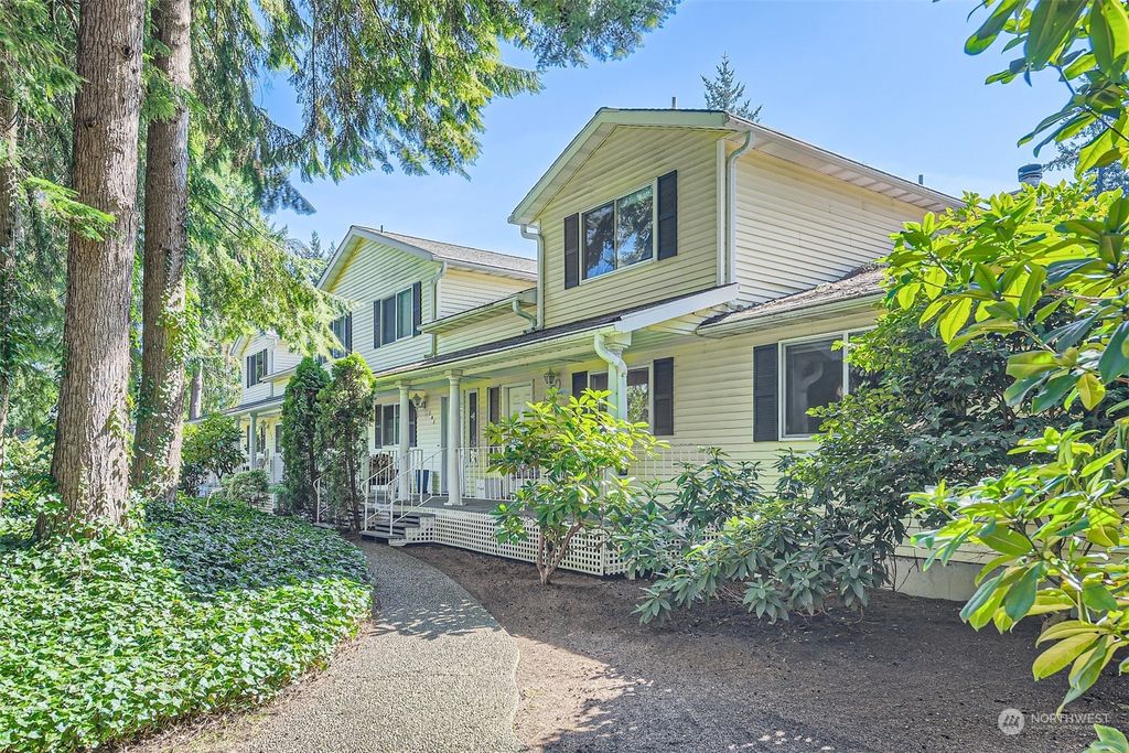 Photo of 105 S 325th Pl Pl, Federal Way, WA 98003 (MLS # 2212174)