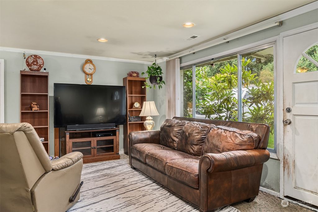 Photo of 5702 235th Street SW, Mountlake Terrace, WA 98043 (MLS # 2294195)