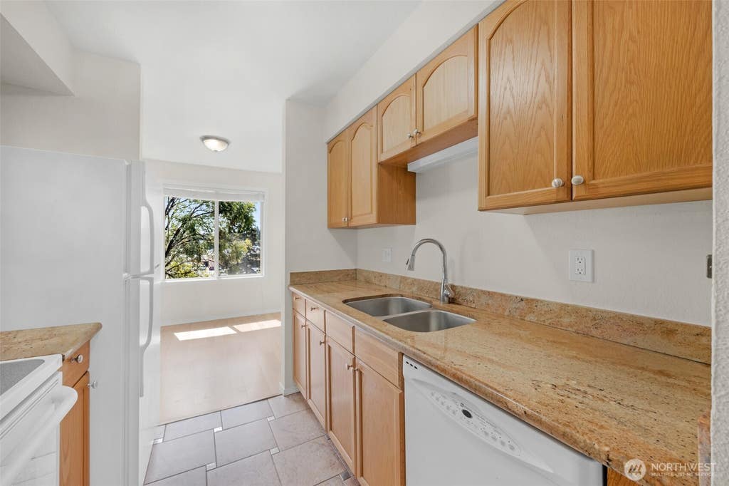 Photo of 12525 NE 145th Place #F107, Kirkland, WA 98034 (MLS # 2573806)