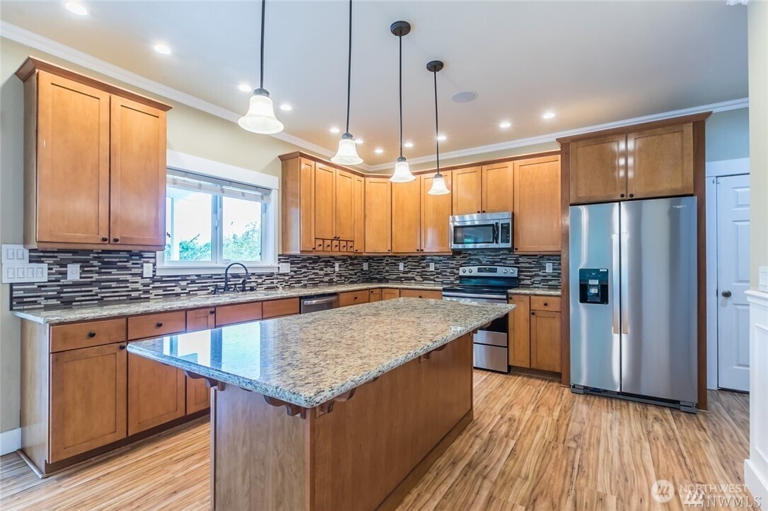 16619 249th Street E