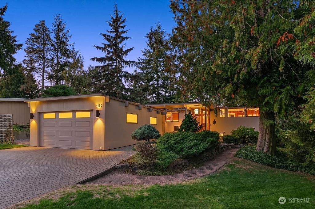 Photo of 1130 SW Normandy Terrace, Normandy Park, WA 98166 (MLS # 2005752)