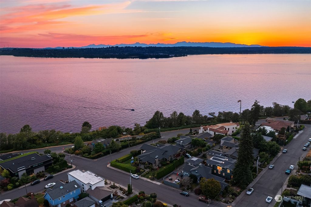 Photo of 405 8th Avenue W, Kirkland, WA 98033 (MLS # 2320188)