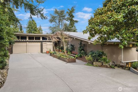 Photo of 7640 NE 32nd Street, Medina, WA 98039 (MLS # 2484802)