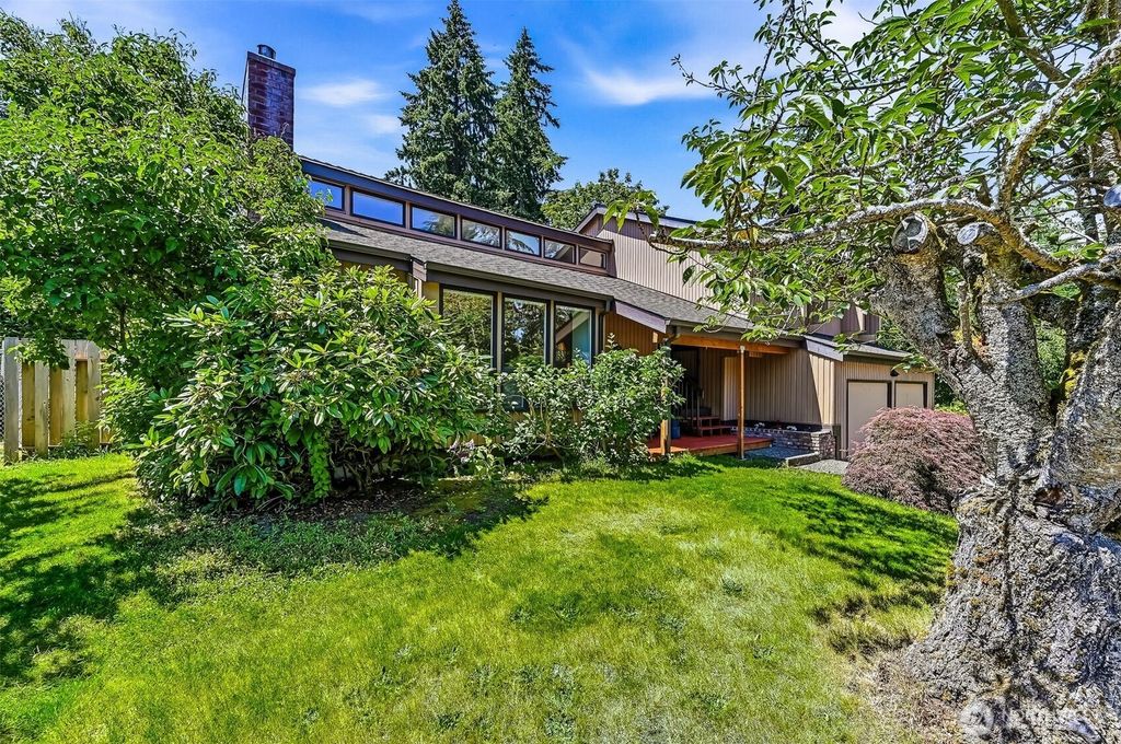 Photo of 32105 2nd Avenue SW, Federal Way, WA 98023 (MLS # 2545200)