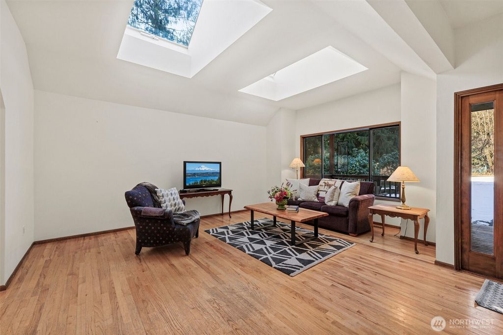 Photo of 21651 NE 13th Street, Sammamish, WA 98074 (MLS # 2329029)