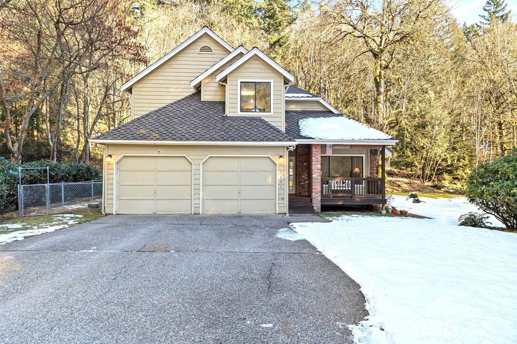 Photo of 21651 NE 13th Street, Sammamish, WA 98074 (MLS # 2329029)