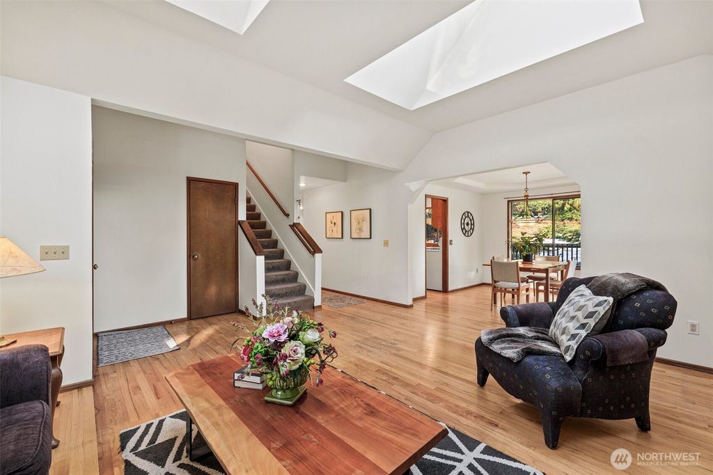 Photo of 21651 NE 13th Street, Sammamish, WA 98074 (MLS # 2329029)