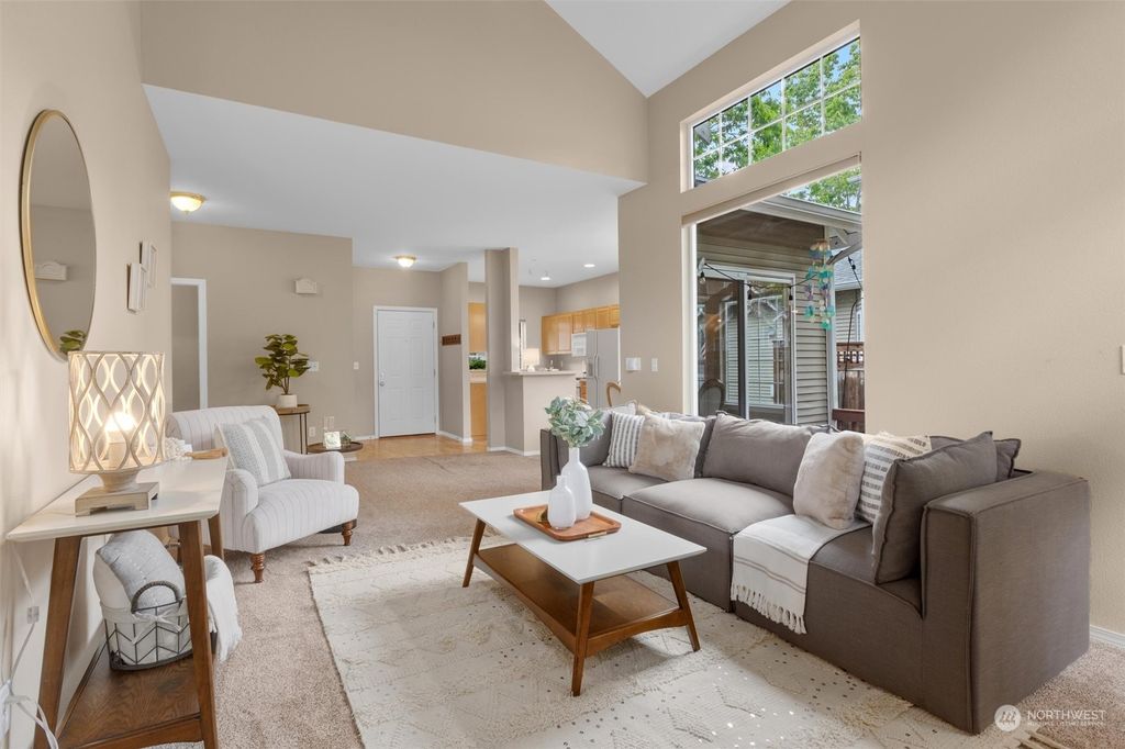 Photo of 850 5th Avenue NW, Issaquah, WA 98027 (MLS # 2241031)
