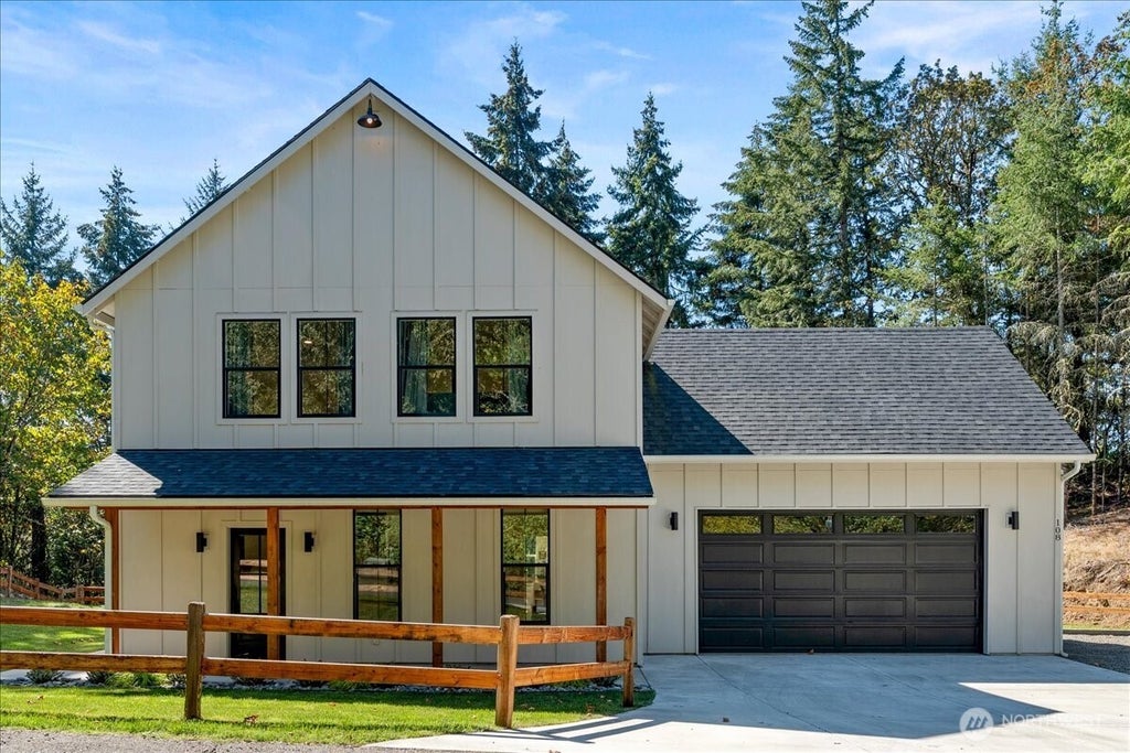 Photo of 108 David Dean Drive, Kalama, WA 98625 (MLS # 2585168)