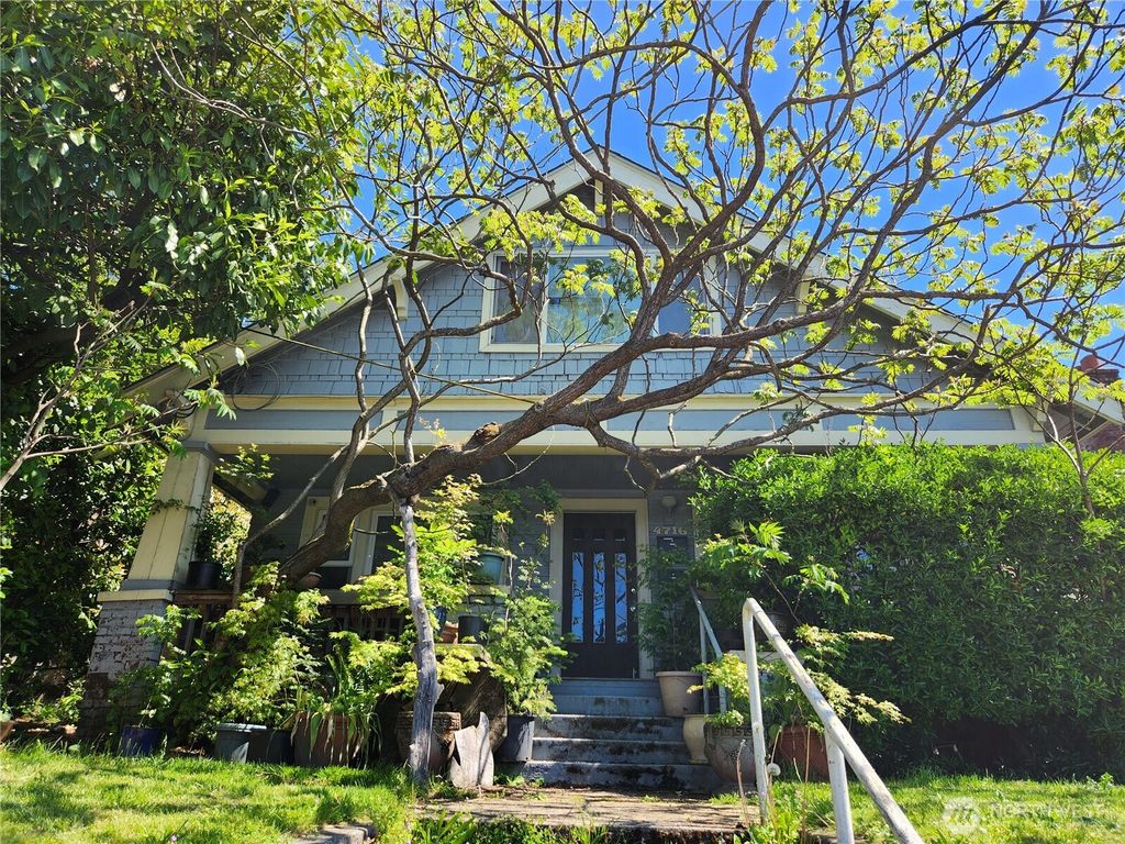 Photo of 4716 7th Avenue NE, Seattle, WA 98105 (MLS # 2347063)