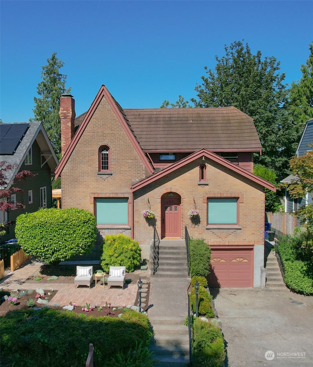 Photo of 2725 45th Avenue SW, Seattle, WA 98116 (MLS # 2278133)