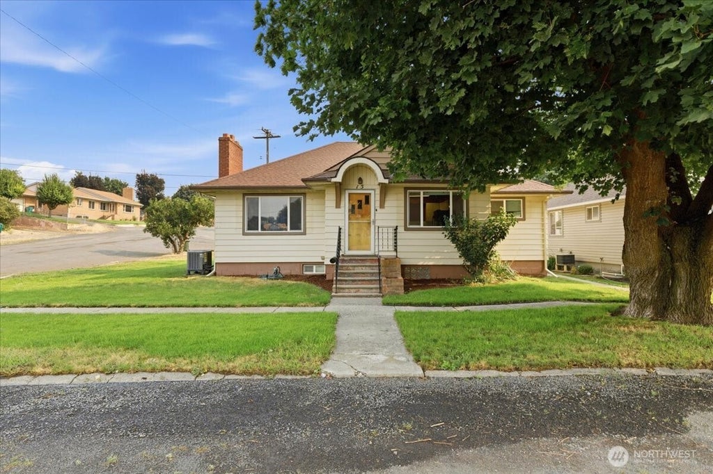 Photo of 15 NW Cole AVE, Wilbur, WA 99185 (MLS # 2564391)