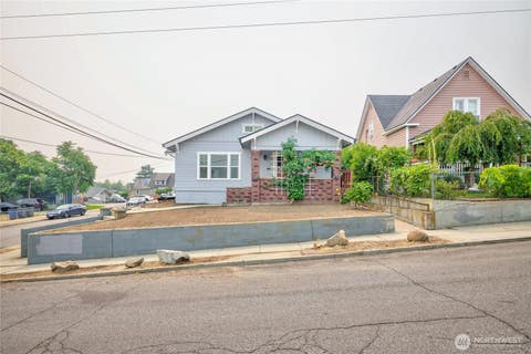 Photo of 423 Kittitas Street, Wenatchee, WA 98801 (MLS # 2563724)