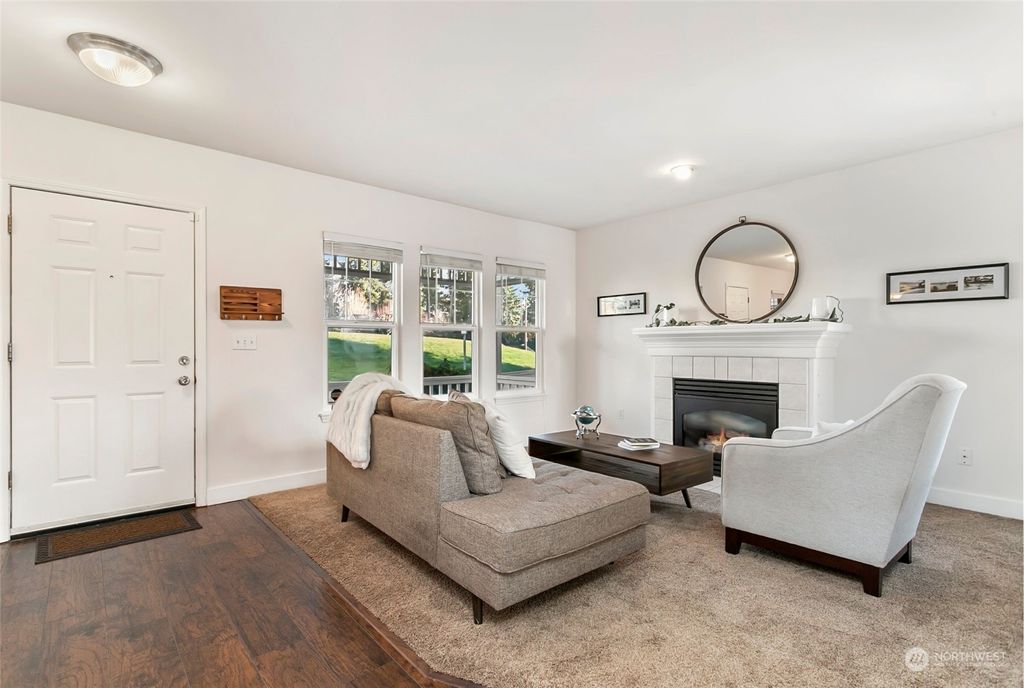 Photo of 517 Redmond Place NE, Renton, WA 98056 (MLS # 2181961)