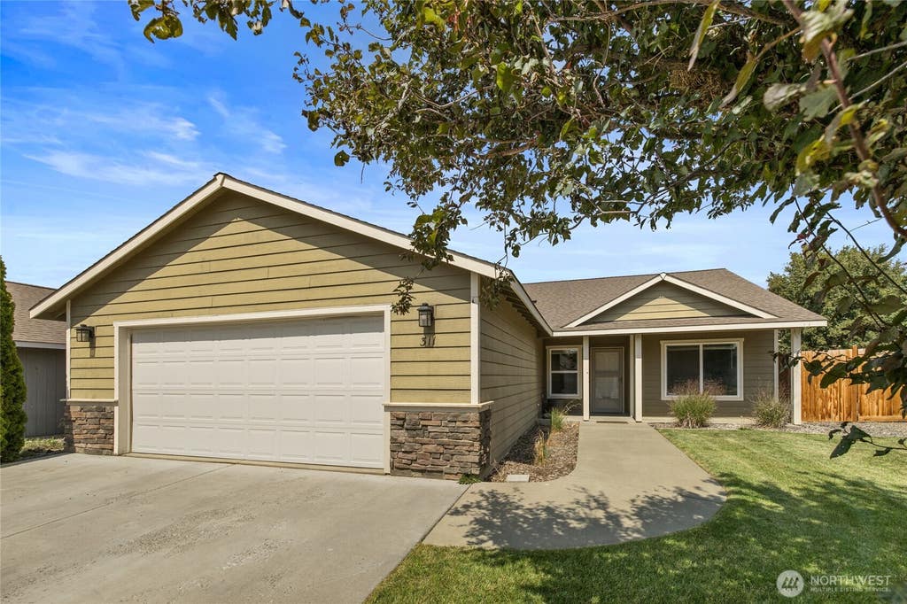 Photo of 311 E Kristen Avenue, Ellensburg, WA 98926 (MLS # 2575137)