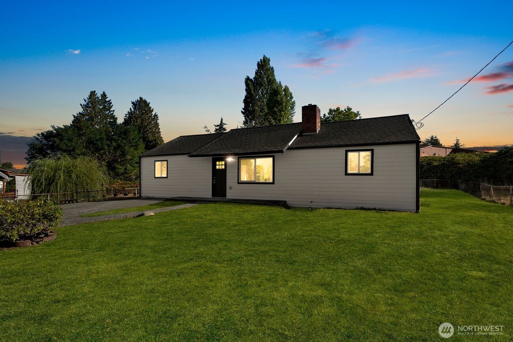 Photo of 1901 S 18th St St, Tacoma, WA 98405 (MLS # 2456614)