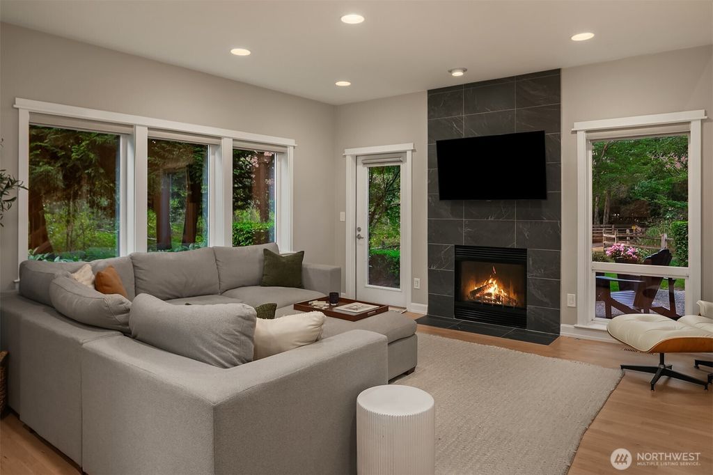 Photo of 10012 NE 37th Court, Kirkland, WA 98033 (MLS # 2463847)