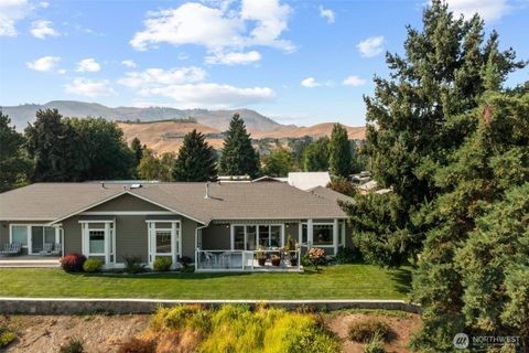 Photo of 1601 Maiden Lane Ln #E102, Wenatchee, WA 98801 (MLS # 2431841)