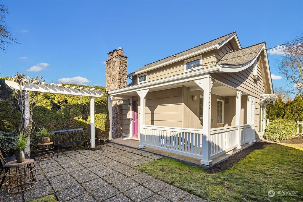 Photo of 2447 64th Avenue SE, Mercer Island, WA 98040 (MLS # 2328455)