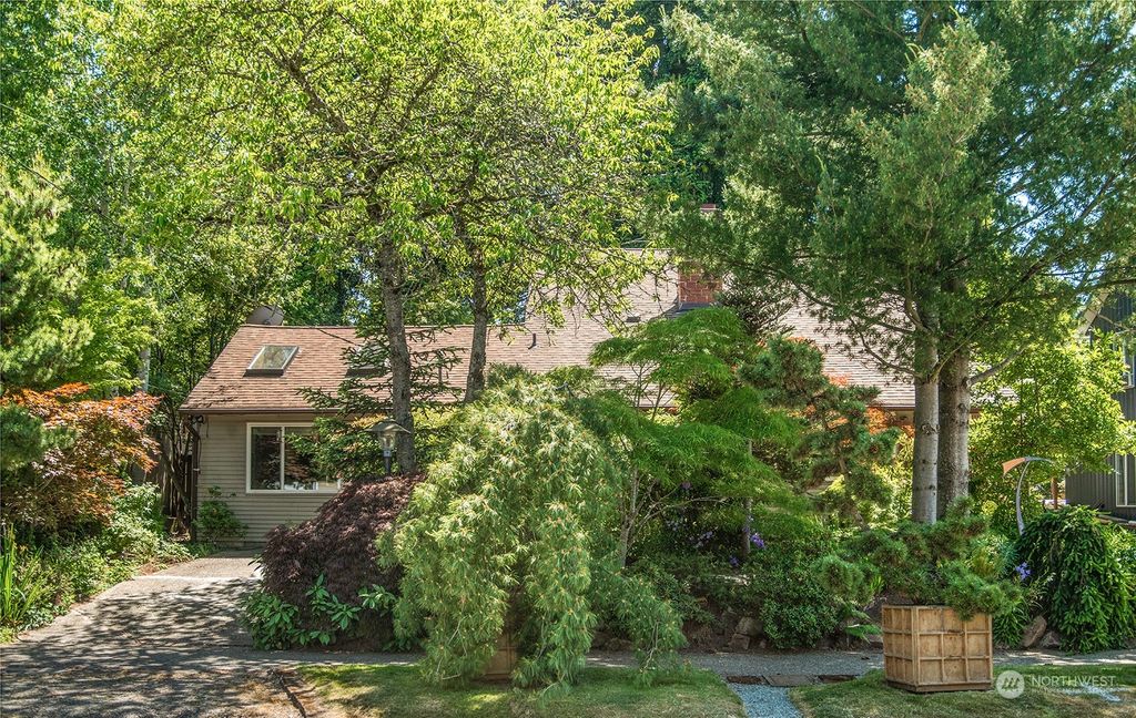 Photo of 1217 SW Orchard Street, Seattle, WA 98106 (MLS # 2077434)