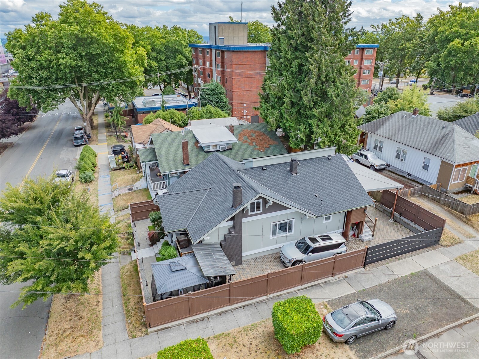 1322 Earnest S Brazill Street