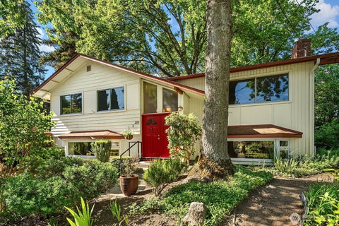 Photo of 200 154th Place SE, Bellevue, WA 98007 (MLS # 2590339)