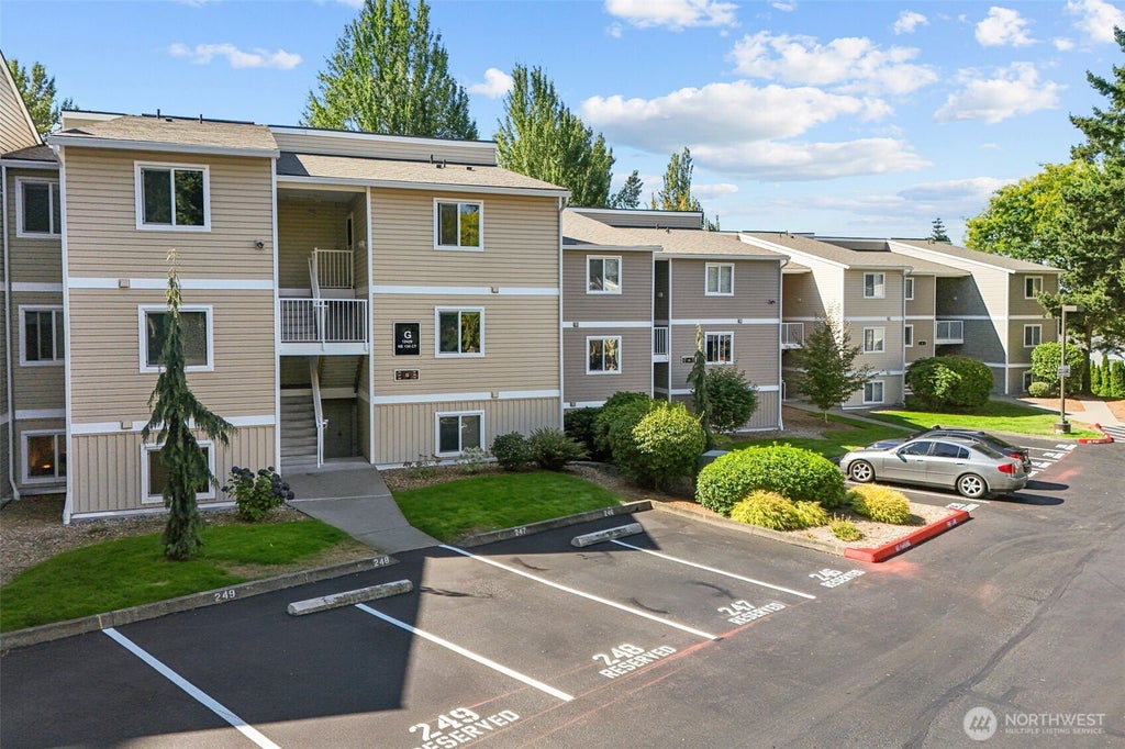 Photo of 12429 NE 130th Court #G108, Kirkland, WA 98034 (MLS # 2579787)