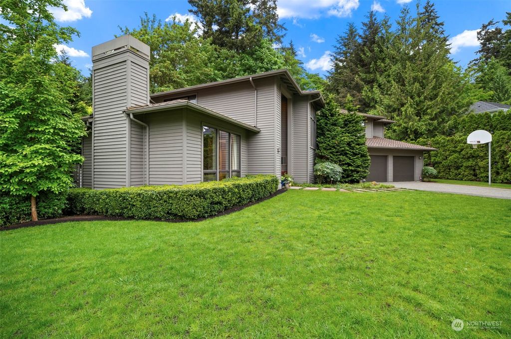 Photo of 8889 SE 74th Place, Mercer Island, WA 98040 (MLS # 2236777)