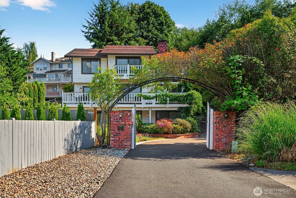 Photo of 3624 Upland Avenue, Everett, WA 98203 (MLS # 2428776)