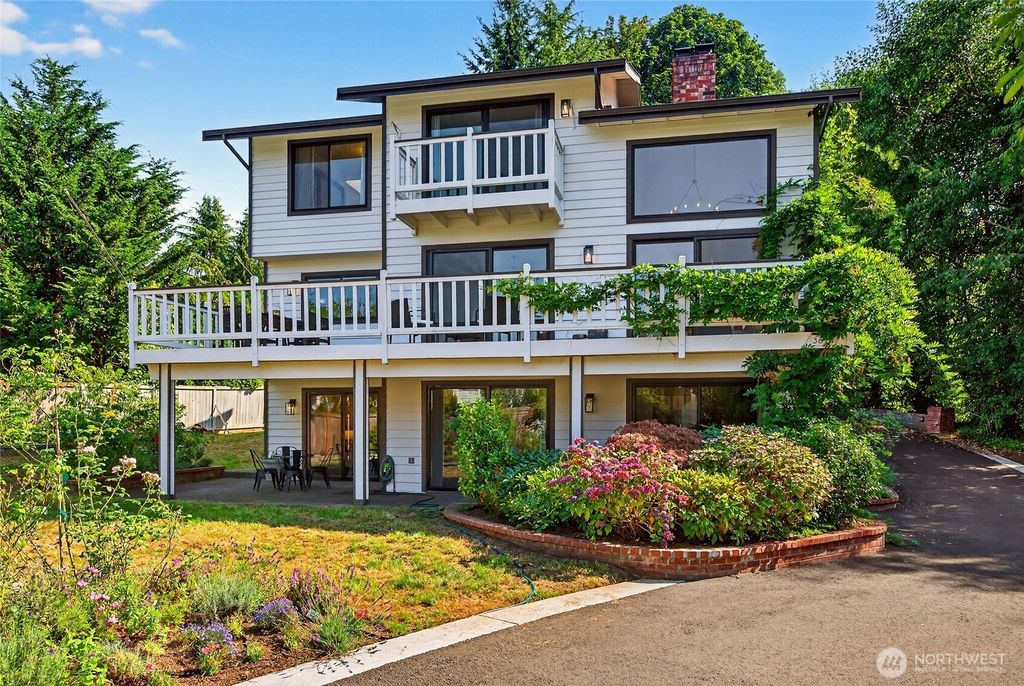 Photo of 3624 Upland Avenue, Everett, WA 98203 (MLS # 2428776)